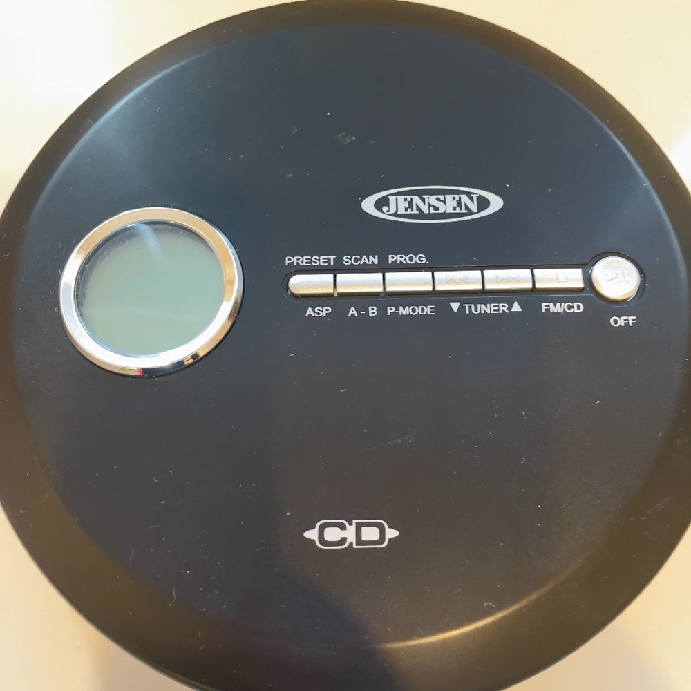 Jensen CD-60 Portable Personal CD Player CD/MP3 Player + Digital AM/FM Radio